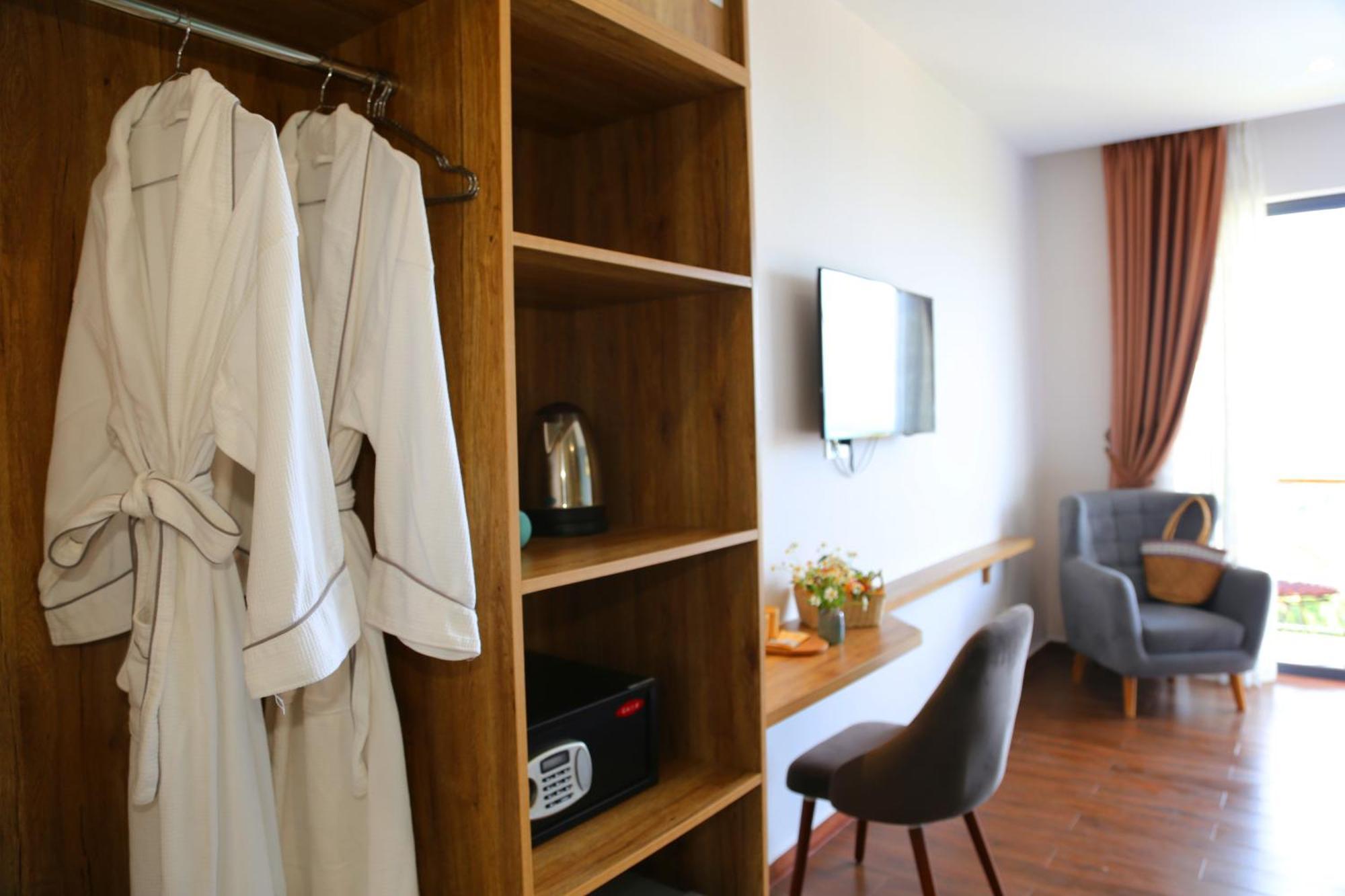 Курортный комплекс Tom Hill Boutique & 4*